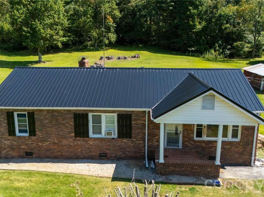 1424 Bear Creek Road, Bakersville, NC 28705.  MLS# CAR4272504, YatesRealty ID 21565. 