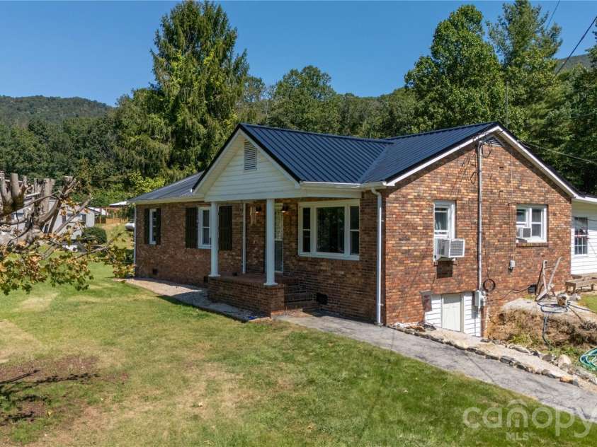 1424 Bear Creek Road, Bakersville, NC 28705.  MLS# CAR4272504, YatesRealty ID 21565. 
