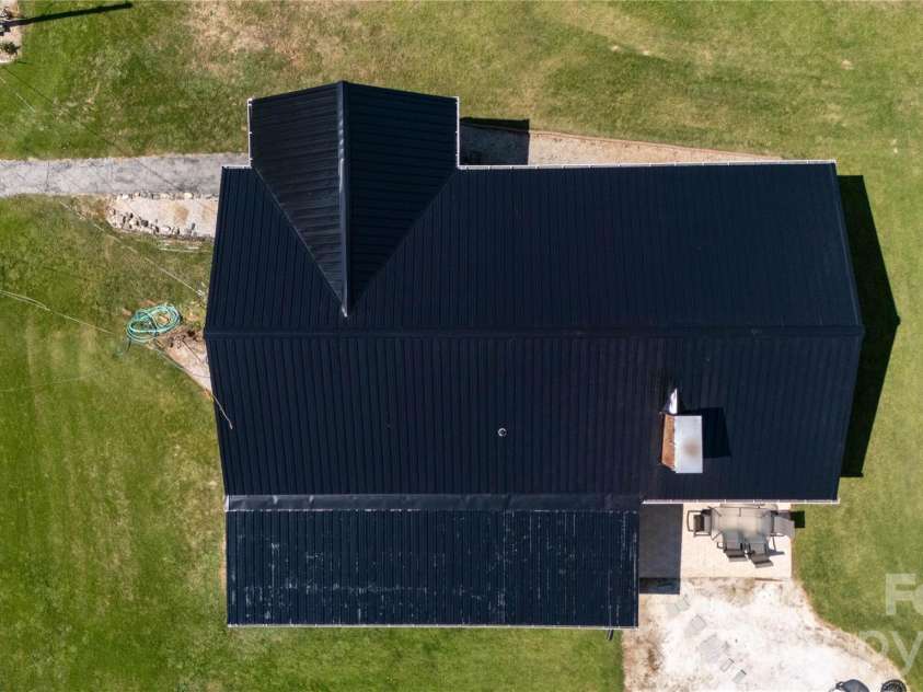 1424 Bear Creek Road, Bakersville, NC 28705.  MLS# CAR4272504, YatesRealty ID 21565. 