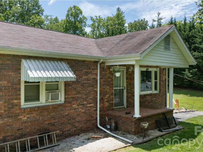 1424 Bear Creek Road, Bakersville, NC 28705.  MLS# CAR4272504, YatesRealty ID 21565. 