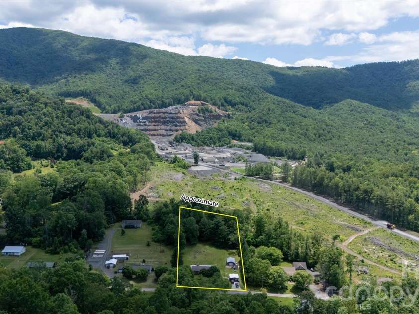 1424 Bear Creek Road, Bakersville, NC 28705.  MLS# CAR4272504, YatesRealty ID 21565. 