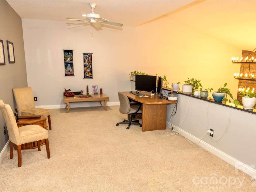 5 Gemini Heights, Weaverville, NC 28787.  MLS# CAR4341848, YatesRealty ID 21565. Flex space