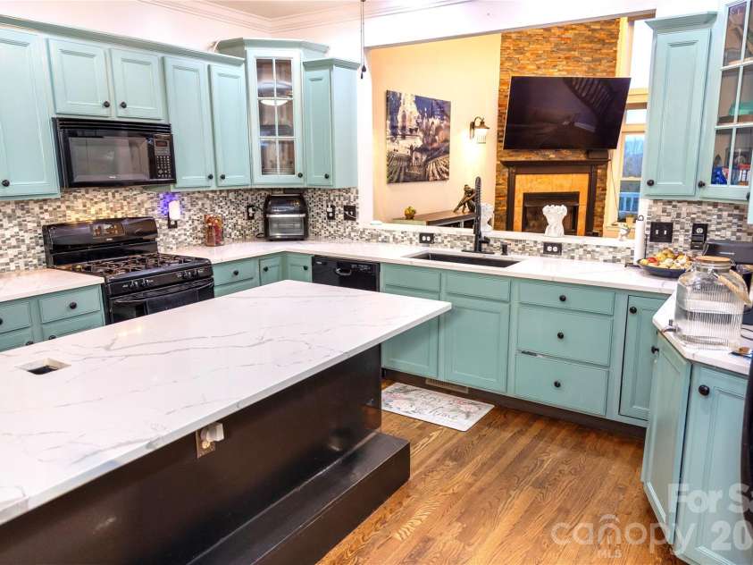 5 Gemini Heights, Weaverville, NC 28787.  MLS# CAR4341848, YatesRealty ID 21565. Kitchen toward livingroom