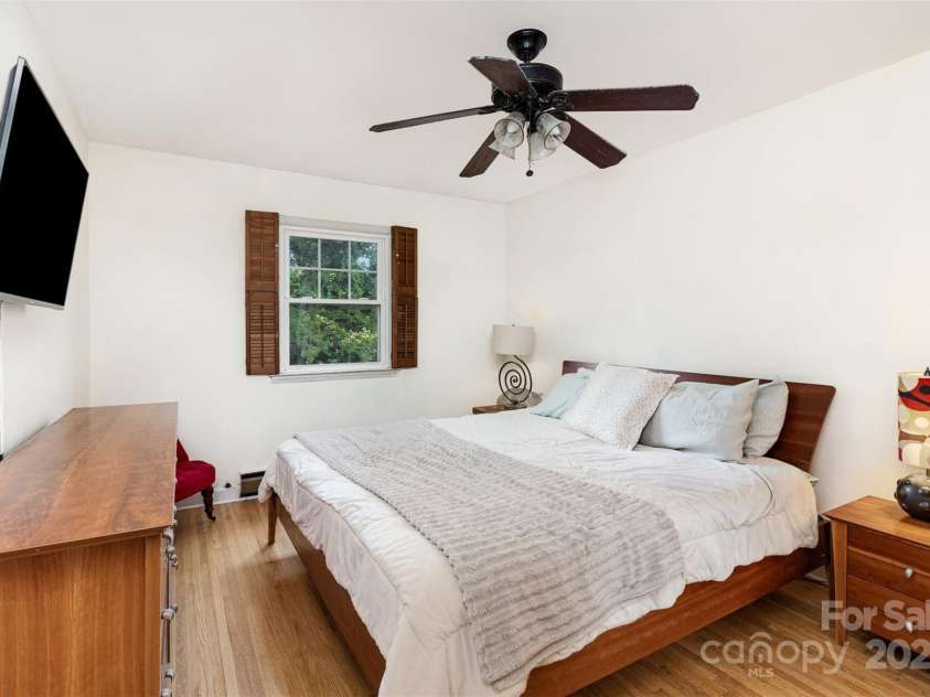 2607 Vail Avenue, Charlotte, NC 28207.  MLS# CAR4268823, YatesRealty ID 21567. 