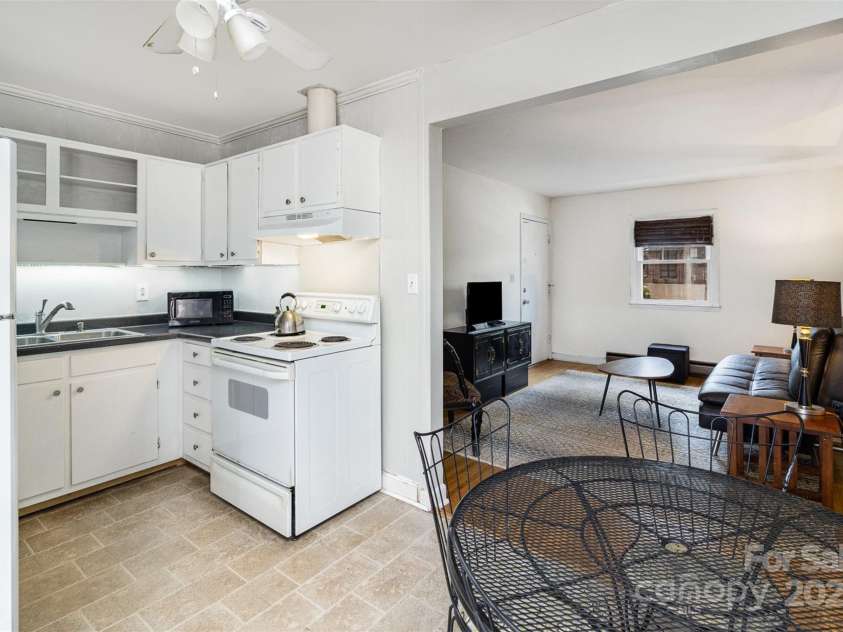 2607 Vail Avenue, Charlotte, NC 28207.  MLS# CAR4268823, YatesRealty ID 21567. 