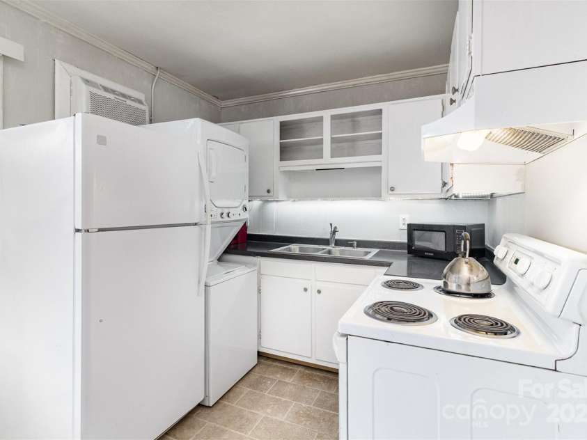 2607 Vail Avenue, Charlotte, NC 28207.  MLS# CAR4268823, YatesRealty ID 21567. 
