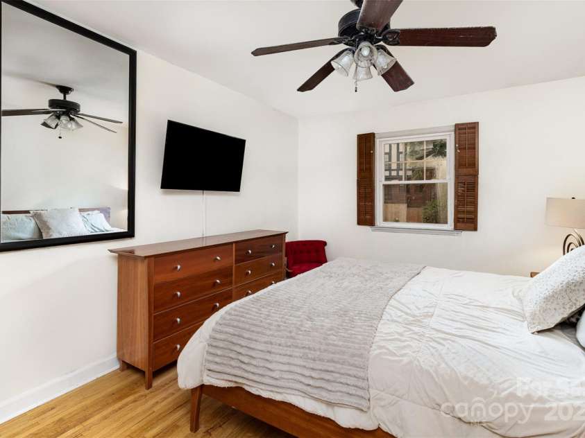 2607 Vail Avenue, Charlotte, NC 28207.  MLS# CAR4268823, YatesRealty ID 21567. 