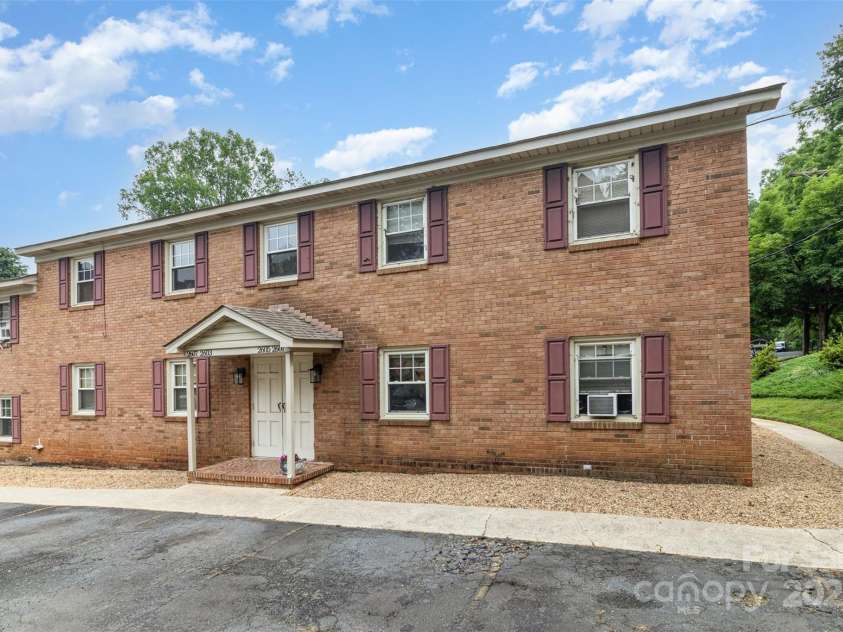 2607 Vail Avenue, Charlotte, NC 28207.  MLS# CAR4268823, YatesRealty ID 21567. 