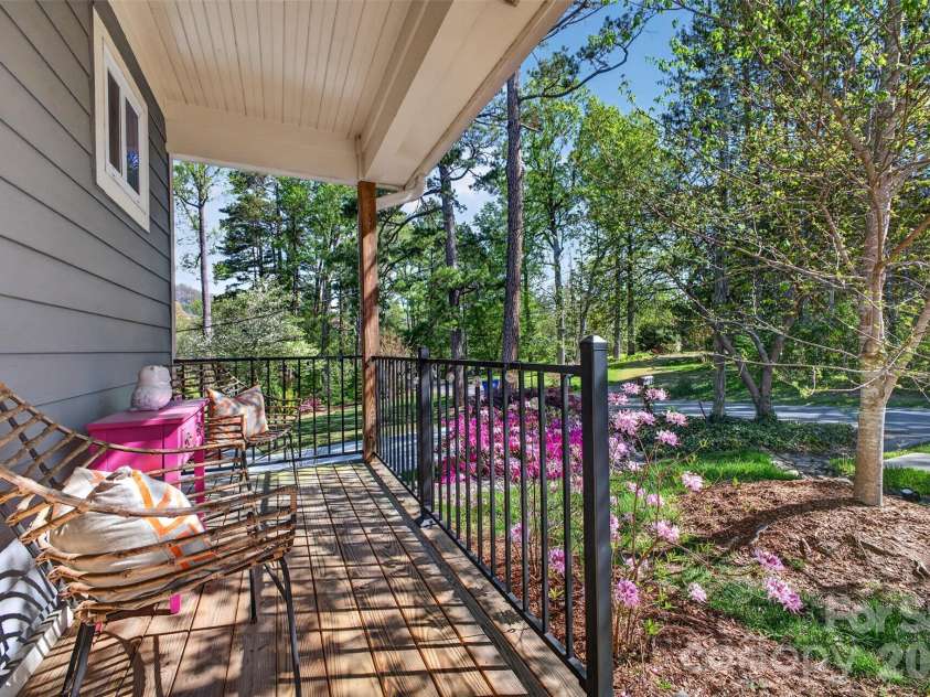 62 Dillingham Road, Asheville, NC 28805.  MLS# CAR4370349, YatesRealty ID 21567. 