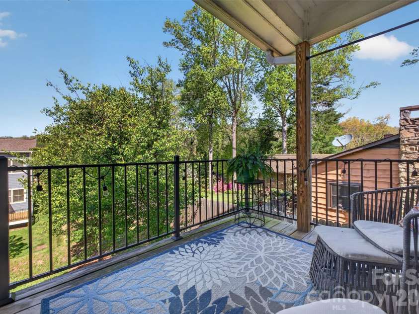 62 Dillingham Road, Asheville, NC 28805.  MLS# CAR4370349, YatesRealty ID 21567. 
