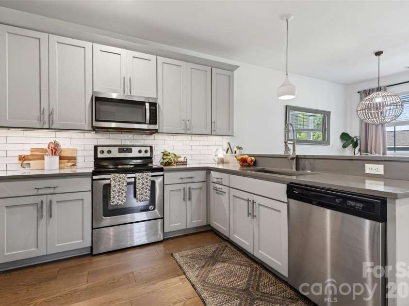 62 Dillingham Road, Asheville, NC 28805.  MLS# CAR4370349, YatesRealty ID 21567. 