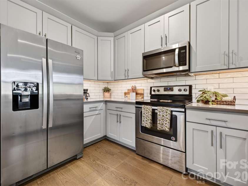 62 Dillingham Road, Asheville, NC 28805.  MLS# CAR4370349, YatesRealty ID 21567. 