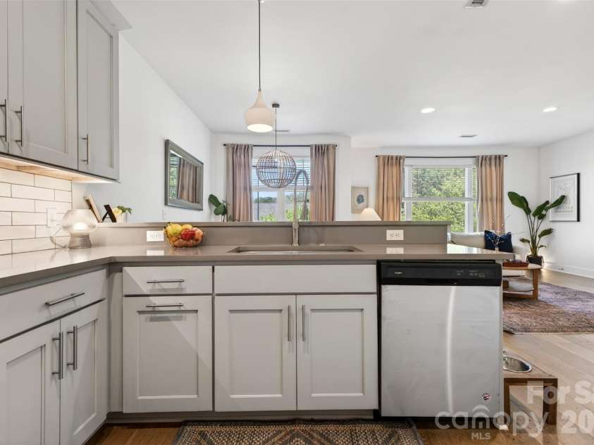 62 Dillingham Road, Asheville, NC 28805.  MLS# CAR4370349, YatesRealty ID 21567. 