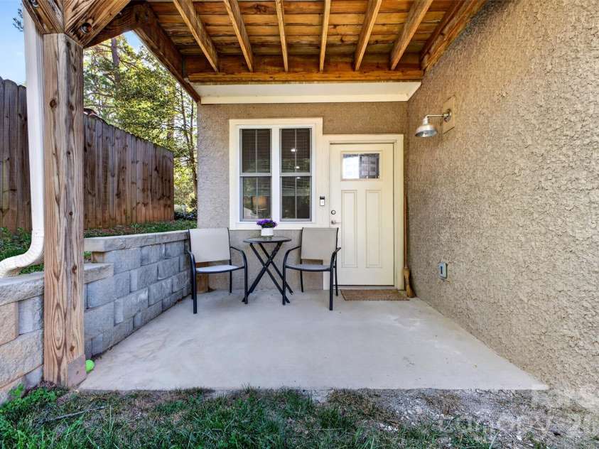 62 Dillingham Road, Asheville, NC 28805.  MLS# CAR4370349, YatesRealty ID 21567. 