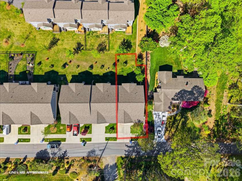 62 Dillingham Road, Asheville, NC 28805.  MLS# CAR4370349, YatesRealty ID 21567. End unit in subdivision