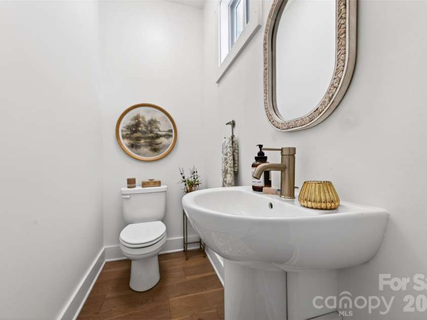62 Dillingham Road, Asheville, NC 28805.  MLS# CAR4370349, YatesRealty ID 21567. Half bath just off entry hall