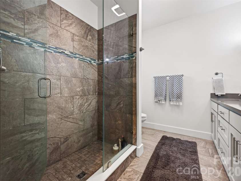 62 Dillingham Road, Asheville, NC 28805.  MLS# CAR4370349, YatesRealty ID 21567. Primary suite bathroom