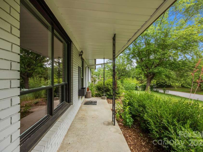 20 Summit Drive, Arden, NC 28704.  MLS# CAR4269140, YatesRealty ID 21568. 