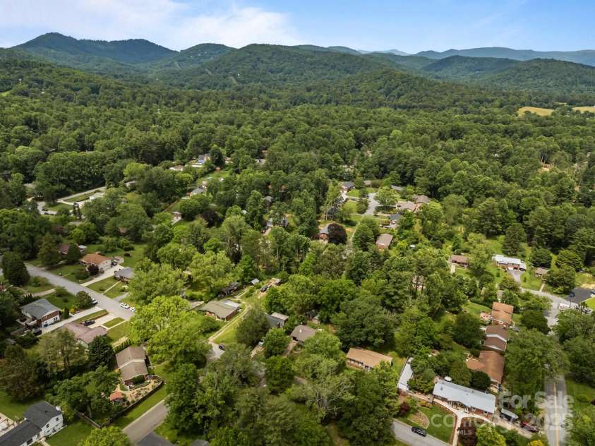 20 Summit Drive, Arden, NC 28704.  MLS# CAR4269140, YatesRealty ID 21568. 