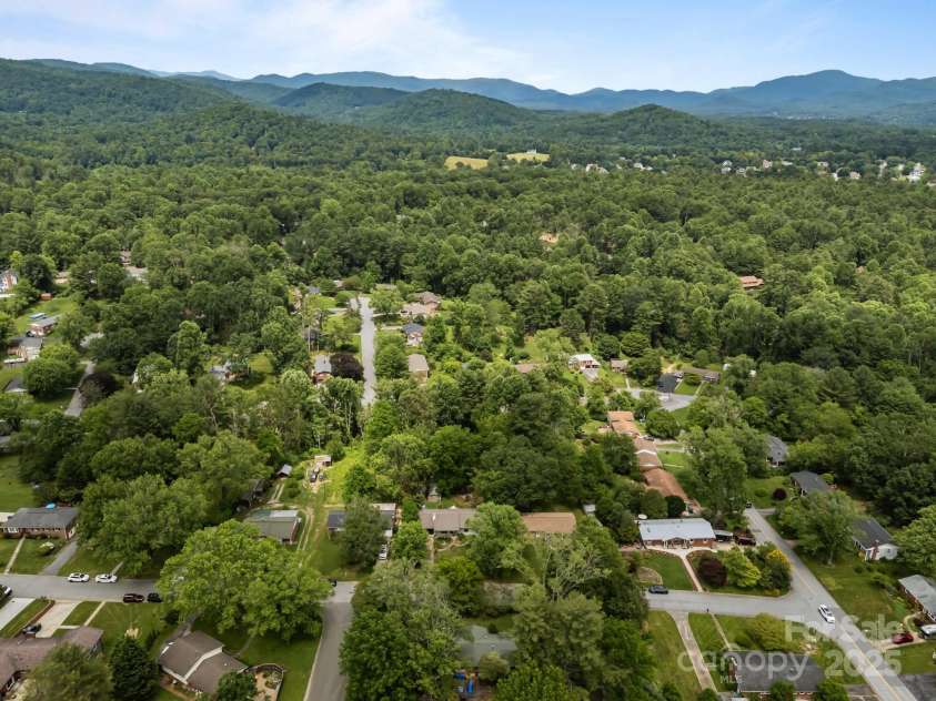 20 Summit Drive, Arden, NC 28704.  MLS# CAR4269140, YatesRealty ID 21568. 