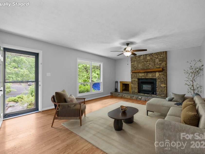 20 Summit Drive, Arden, NC 28704.  MLS# CAR4269140, YatesRealty ID 21568. 