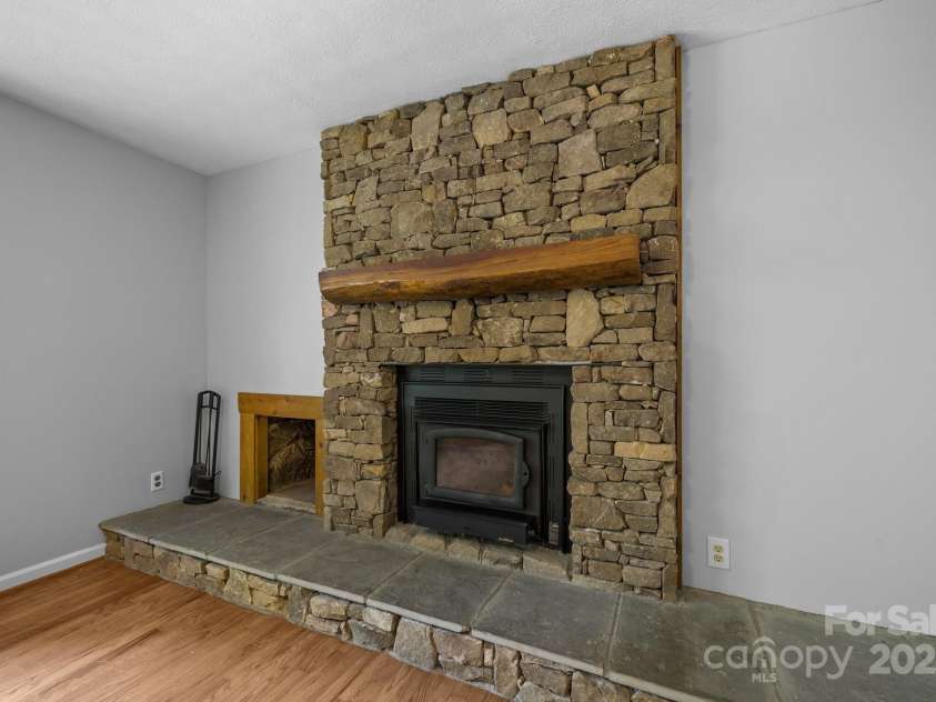 20 Summit Drive, Arden, NC 28704.  MLS# CAR4269140, YatesRealty ID 21568. 