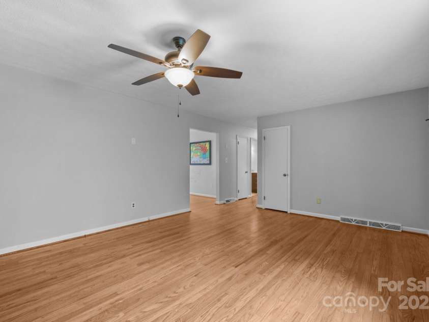 20 Summit Drive, Arden, NC 28704.  MLS# CAR4269140, YatesRealty ID 21568. 