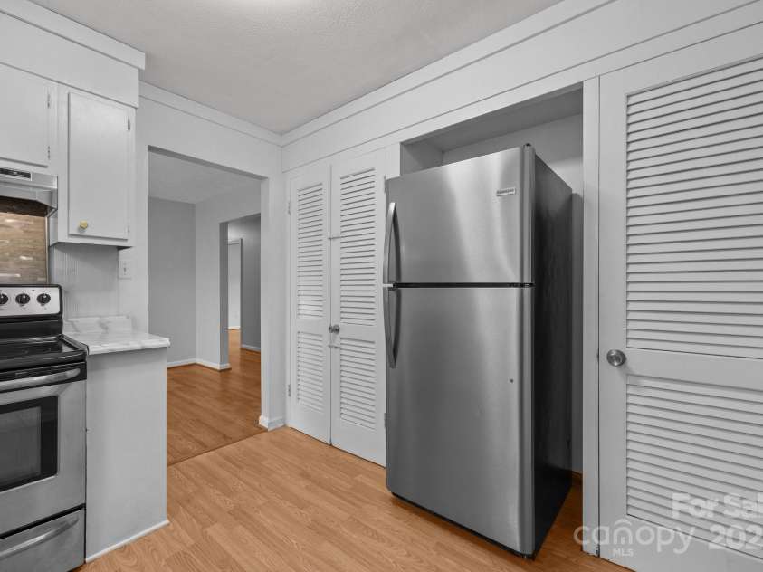 20 Summit Drive, Arden, NC 28704.  MLS# CAR4269140, YatesRealty ID 21568. 