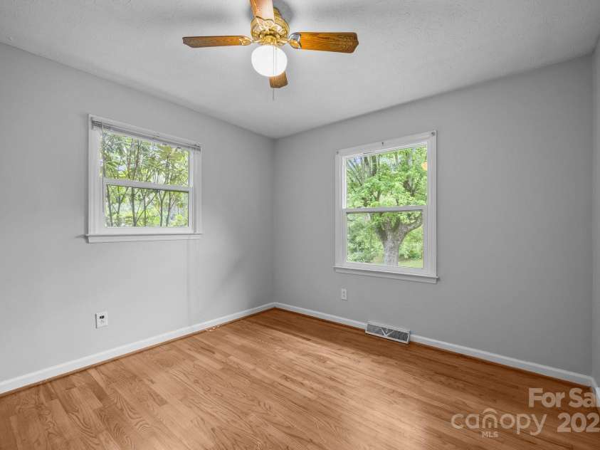 20 Summit Drive, Arden, NC 28704.  MLS# CAR4269140, YatesRealty ID 21568. 
