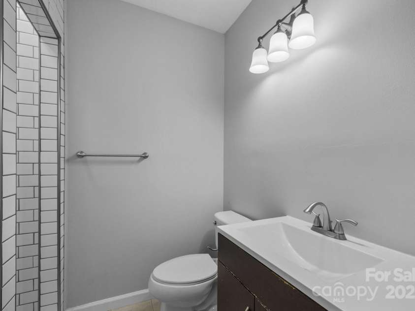 20 Summit Drive, Arden, NC 28704.  MLS# CAR4269140, YatesRealty ID 21568. 