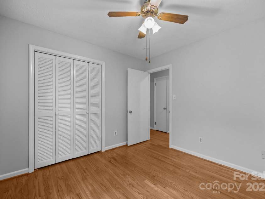 20 Summit Drive, Arden, NC 28704.  MLS# CAR4269140, YatesRealty ID 21568. 