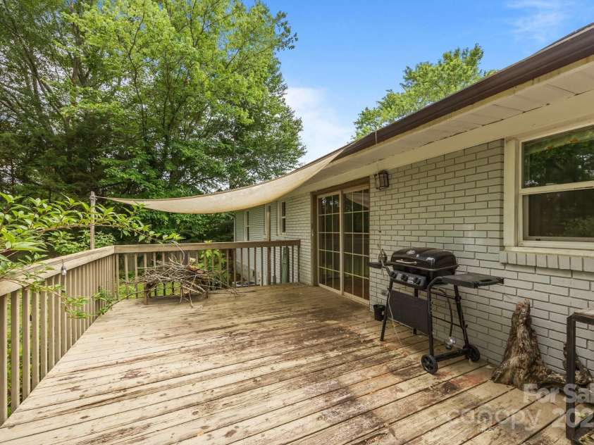 20 Summit Drive, Arden, NC 28704.  MLS# CAR4269140, YatesRealty ID 21568. 