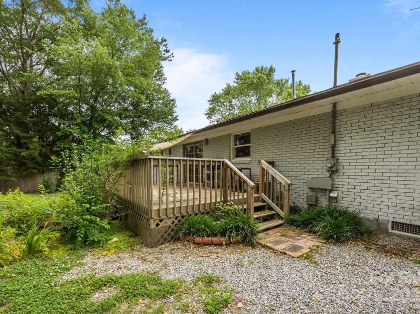 20 Summit Drive, Arden, NC 28704.  MLS# CAR4269140, YatesRealty ID 21568. 