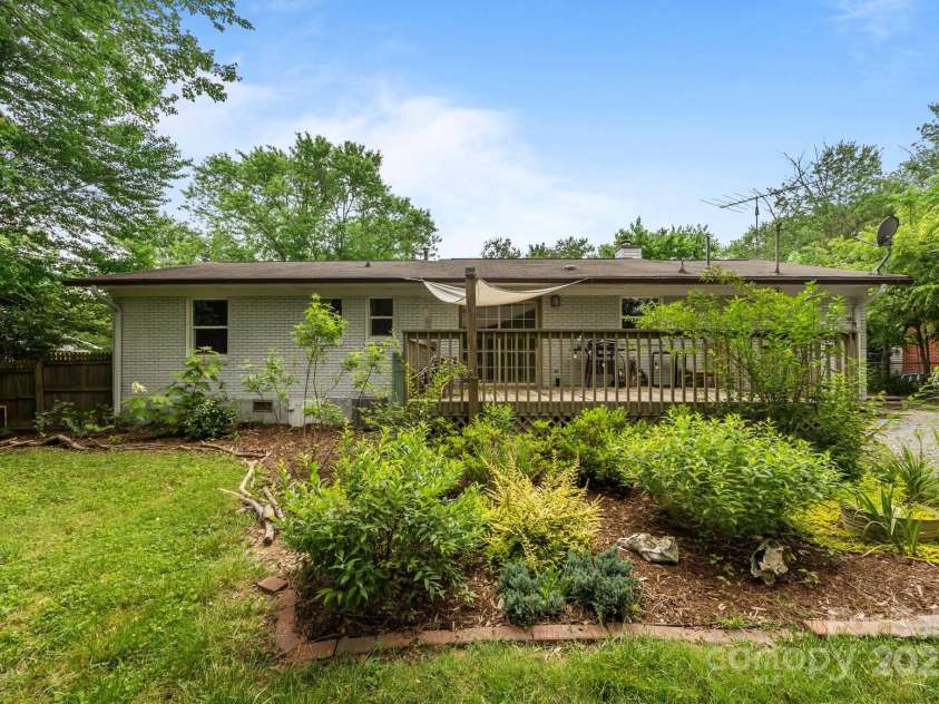 20 Summit Drive, Arden, NC 28704.  MLS# CAR4269140, YatesRealty ID 21568. 