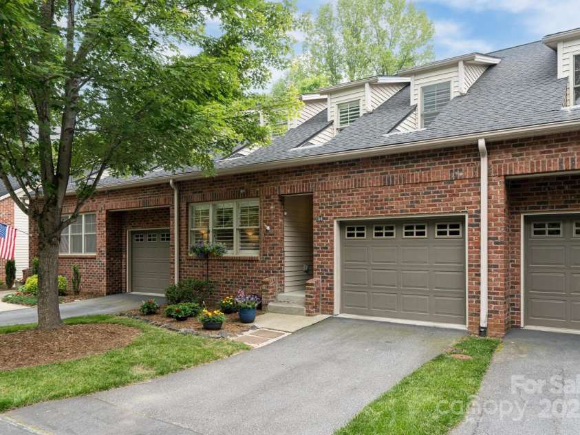 176 B Wash Creek Drive, Hendersonville, NC 28739.  MLS# CAR4269530, YatesRealty ID 21569. 