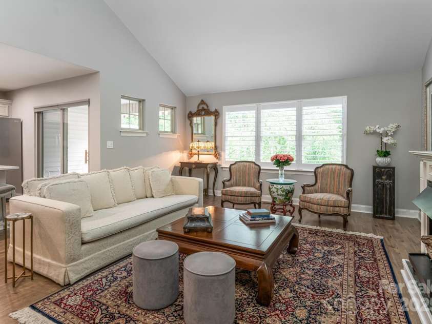 176 B Wash Creek Drive, Hendersonville, NC 28739.  MLS# CAR4269530, YatesRealty ID 21569. 