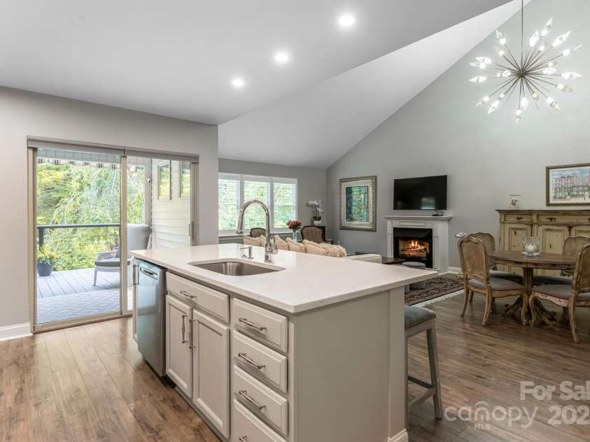 176 B Wash Creek Drive, Hendersonville, NC 28739.  MLS# CAR4269530, YatesRealty ID 21569. 