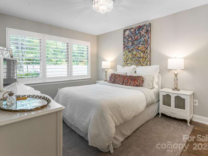 176 B Wash Creek Drive, Hendersonville, NC 28739.  MLS# CAR4269530, YatesRealty ID 21569. 