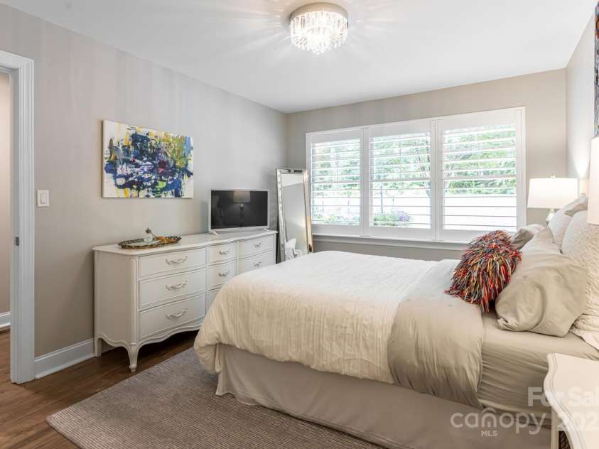 176 B Wash Creek Drive, Hendersonville, NC 28739.  MLS# CAR4269530, YatesRealty ID 21569. 