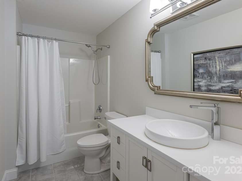 176 B Wash Creek Drive, Hendersonville, NC 28739.  MLS# CAR4269530, YatesRealty ID 21569. 