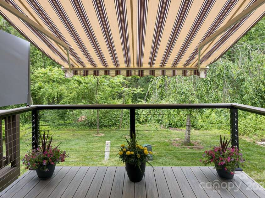 176 B Wash Creek Drive, Hendersonville, NC 28739.  MLS# CAR4269530, YatesRealty ID 21569. 