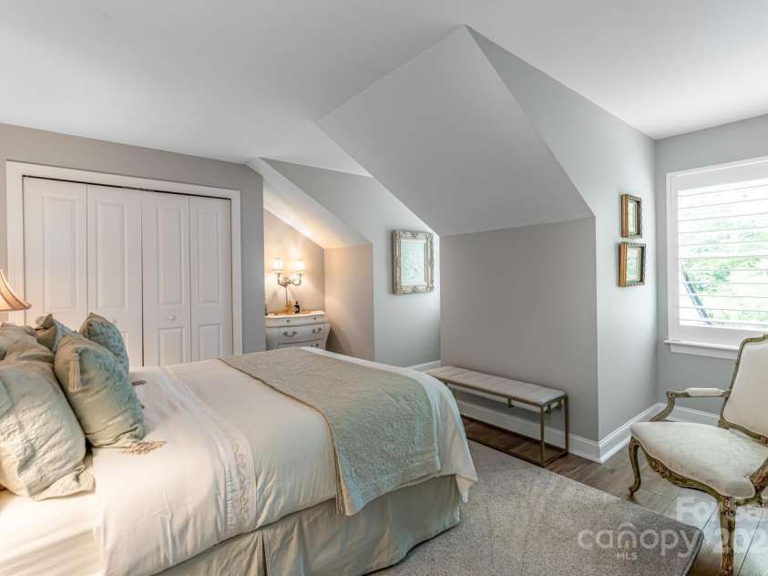 176 B Wash Creek Drive, Hendersonville, NC 28739.  MLS# CAR4269530, YatesRealty ID 21569. 