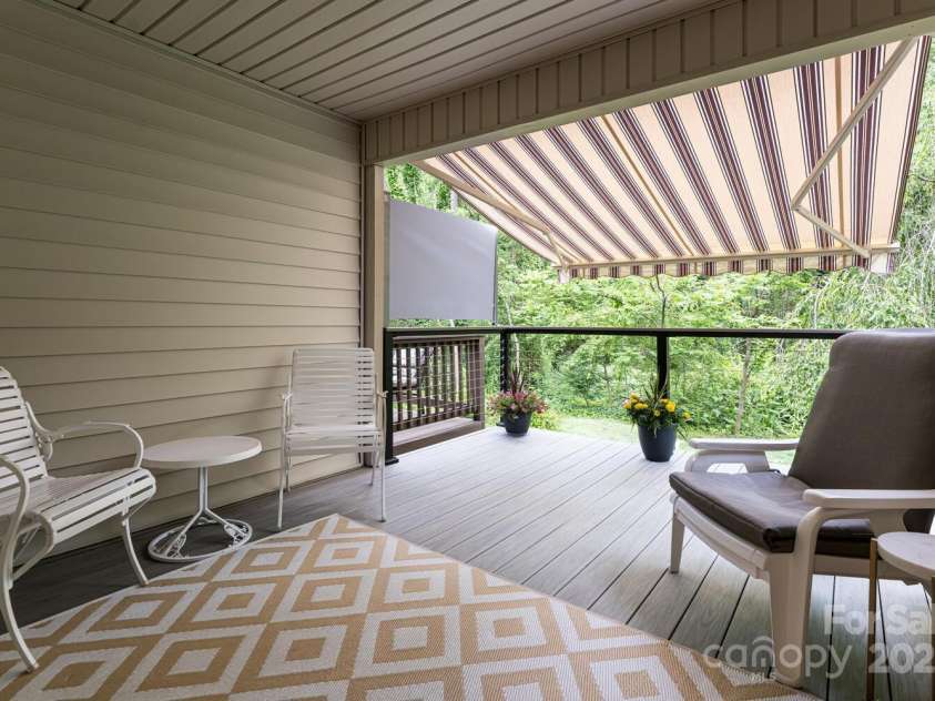 176 B Wash Creek Drive, Hendersonville, NC 28739.  MLS# CAR4269530, YatesRealty ID 21569. 