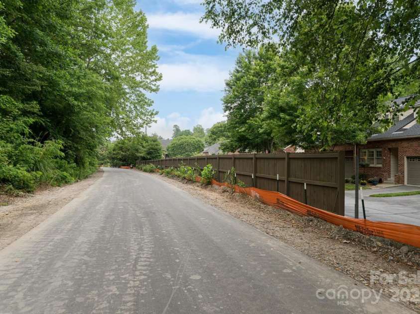 176 B Wash Creek Drive, Hendersonville, NC 28739.  MLS# CAR4269530, YatesRealty ID 21569. Ecusta Trail