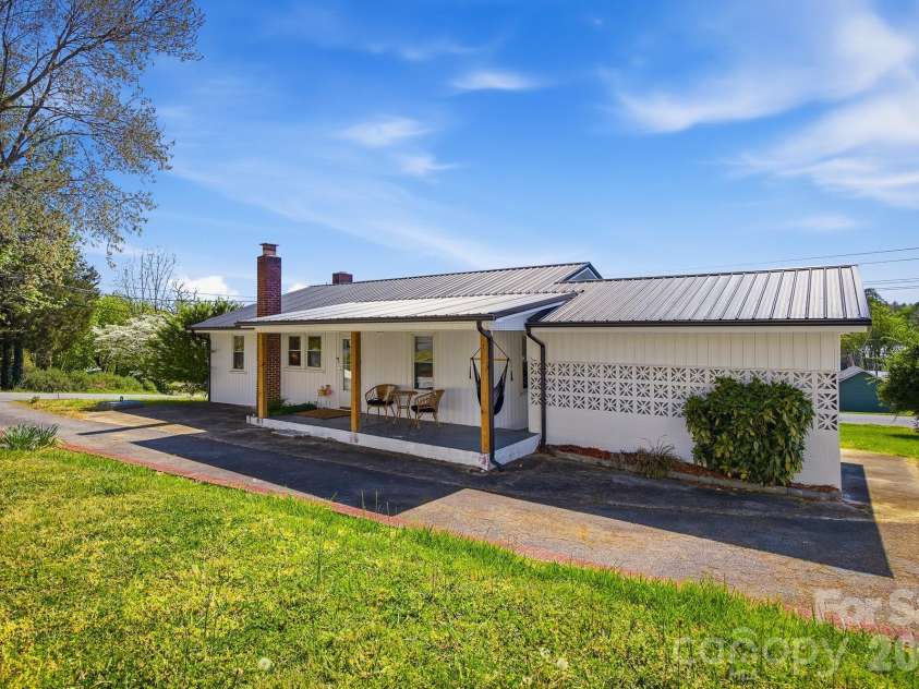 2143 Haven Circle, Lenoir, NC 28645.  MLS# CAR4364098, YatesRealty ID 21569. 