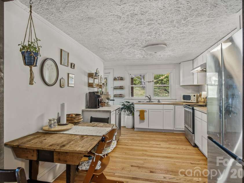 2143 Haven Circle, Lenoir, NC 28645.  MLS# CAR4364098, YatesRealty ID 21569. 