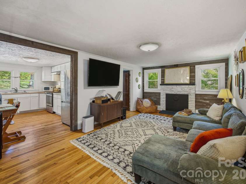 2143 Haven Circle, Lenoir, NC 28645.  MLS# CAR4364098, YatesRealty ID 21569. 