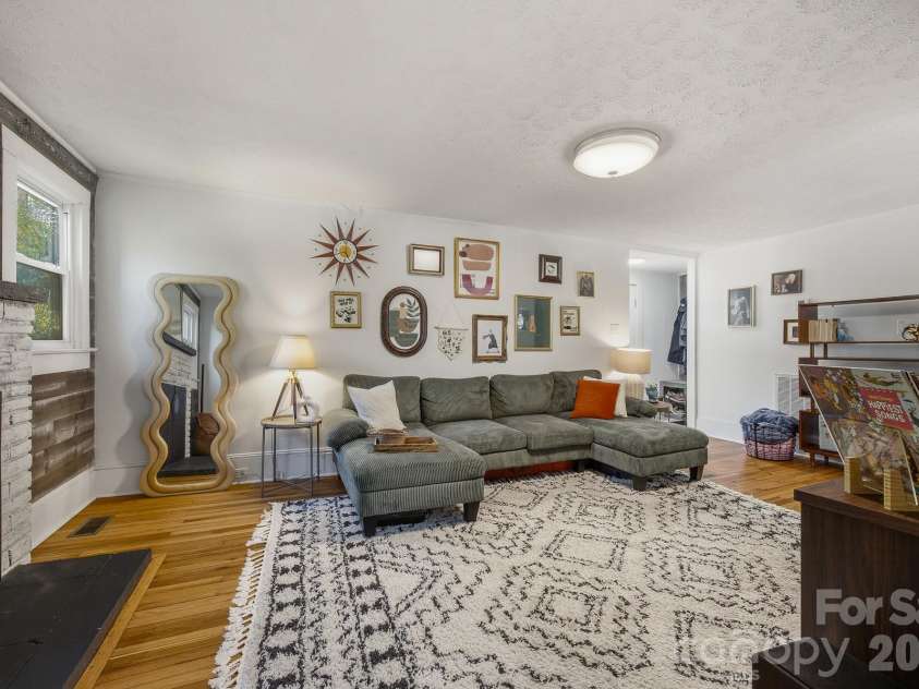 2143 Haven Circle, Lenoir, NC 28645.  MLS# CAR4364098, YatesRealty ID 21569. 