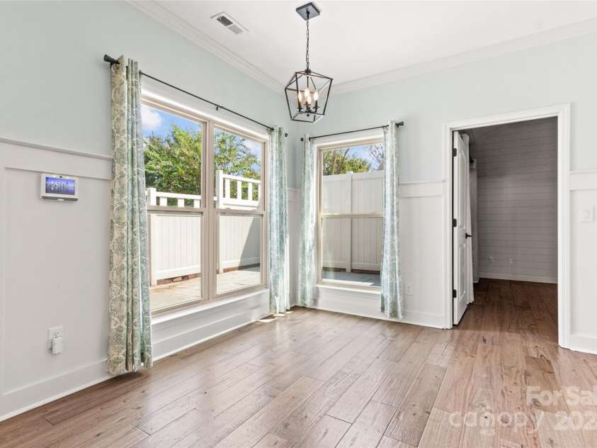 4759 Polo Gate Boulevard, Charlotte, NC 28216.  MLS# CAR4181175, YatesRealty ID 2157. Dining area