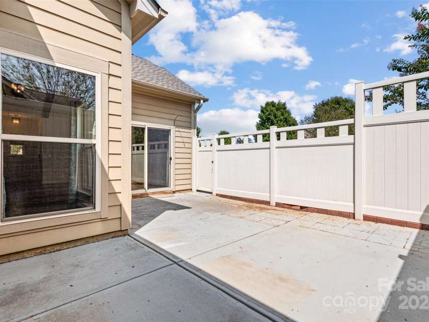 4759 Polo Gate Boulevard, Charlotte, NC 28216.  MLS# CAR4181175, YatesRealty ID 2157. Fenced in side patio
